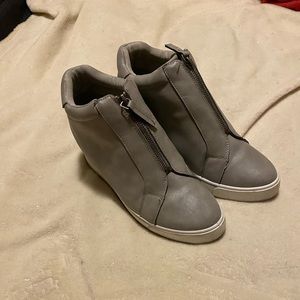 Grey wedge sneakers. Worn twice. In very good condition.